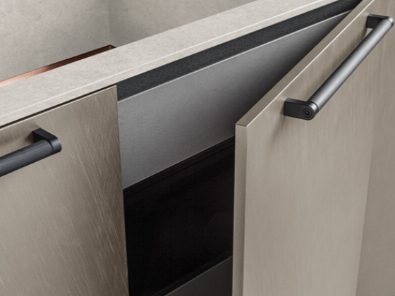 Двери с металлической отделкой